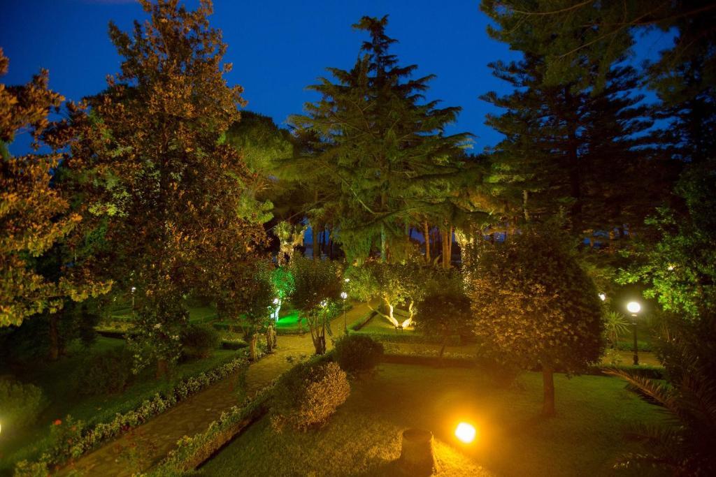Resort Villa Antica Еболи Екстериор снимка