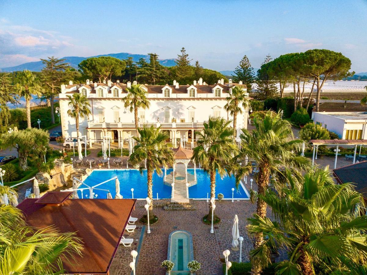 Resort Villa Antica Еболи Екстериор снимка